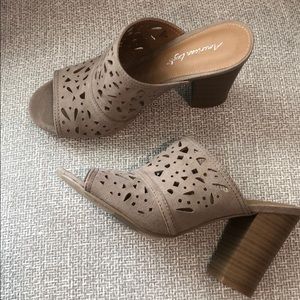 American Eagle Heels NWOT